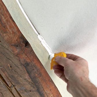 Frilagte tak bjelker: Glatt fugen Frilagte tak bjelker: Glatt fugen